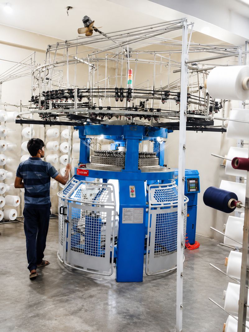 Circular knitting machine