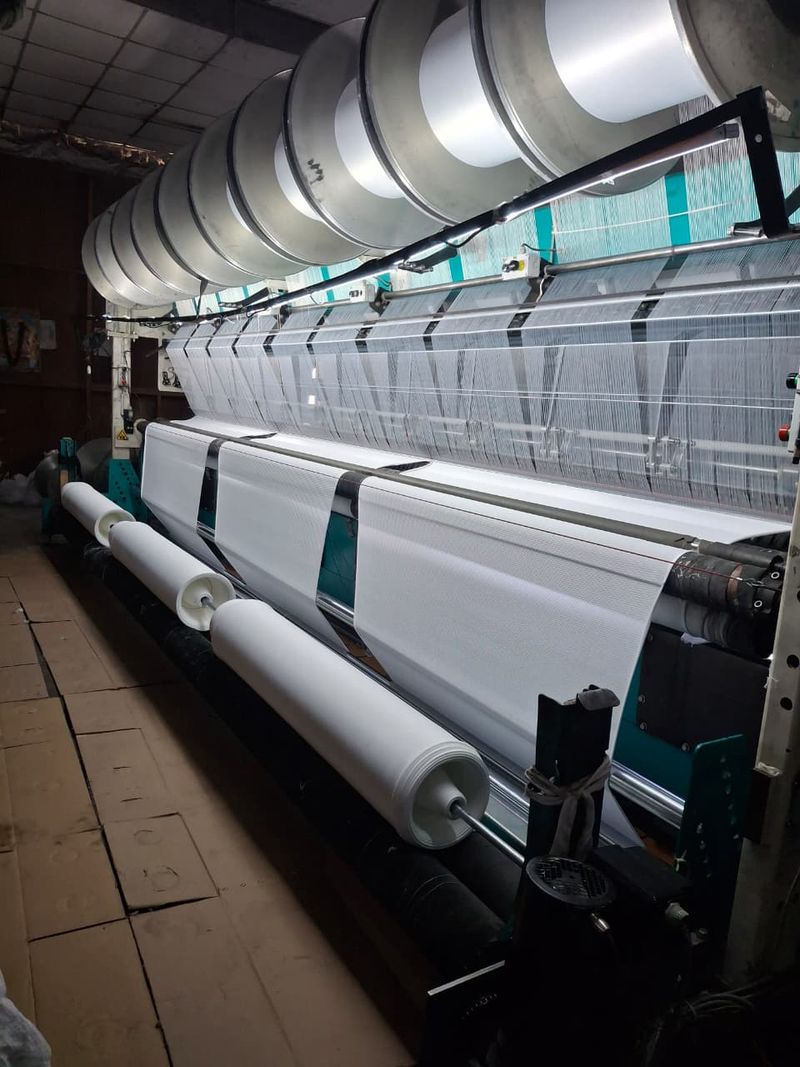 Warp knitting hall